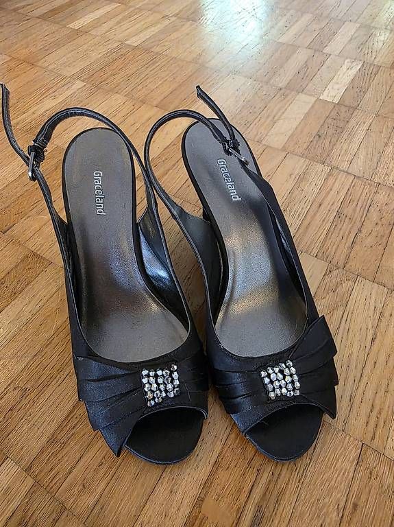 Scarpe da donna: Schwarze Pumps – Usato da Rieden AG venduto da WhitePeach 1