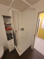 Duschwanne mit Armatur und Duschvorhang  exkl. Hochschrank
