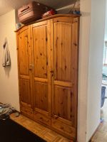 Holzschrank