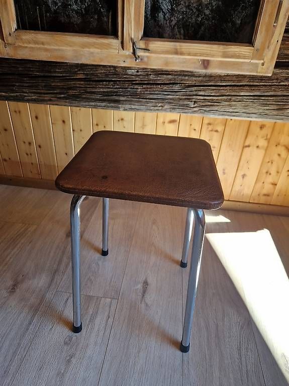 Stühle: 2 Stühle & 2 Hocker – Gebraucht aus Grindelwald von jana2094 1