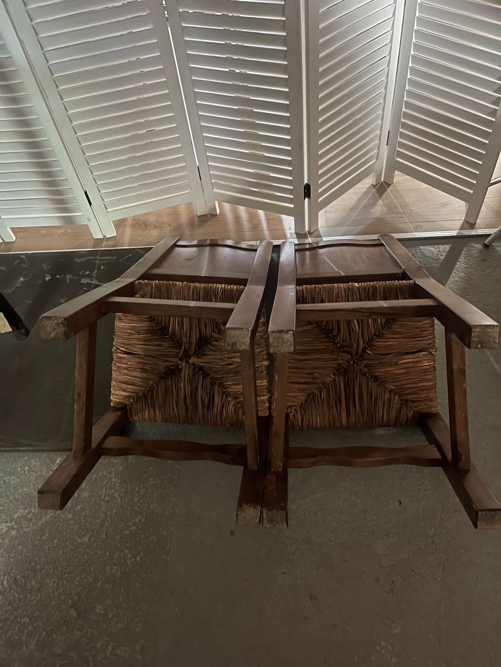 Chaises: 2 Holzstühle - 1 Preis – D'occasion à zofingen par Cyeah 2