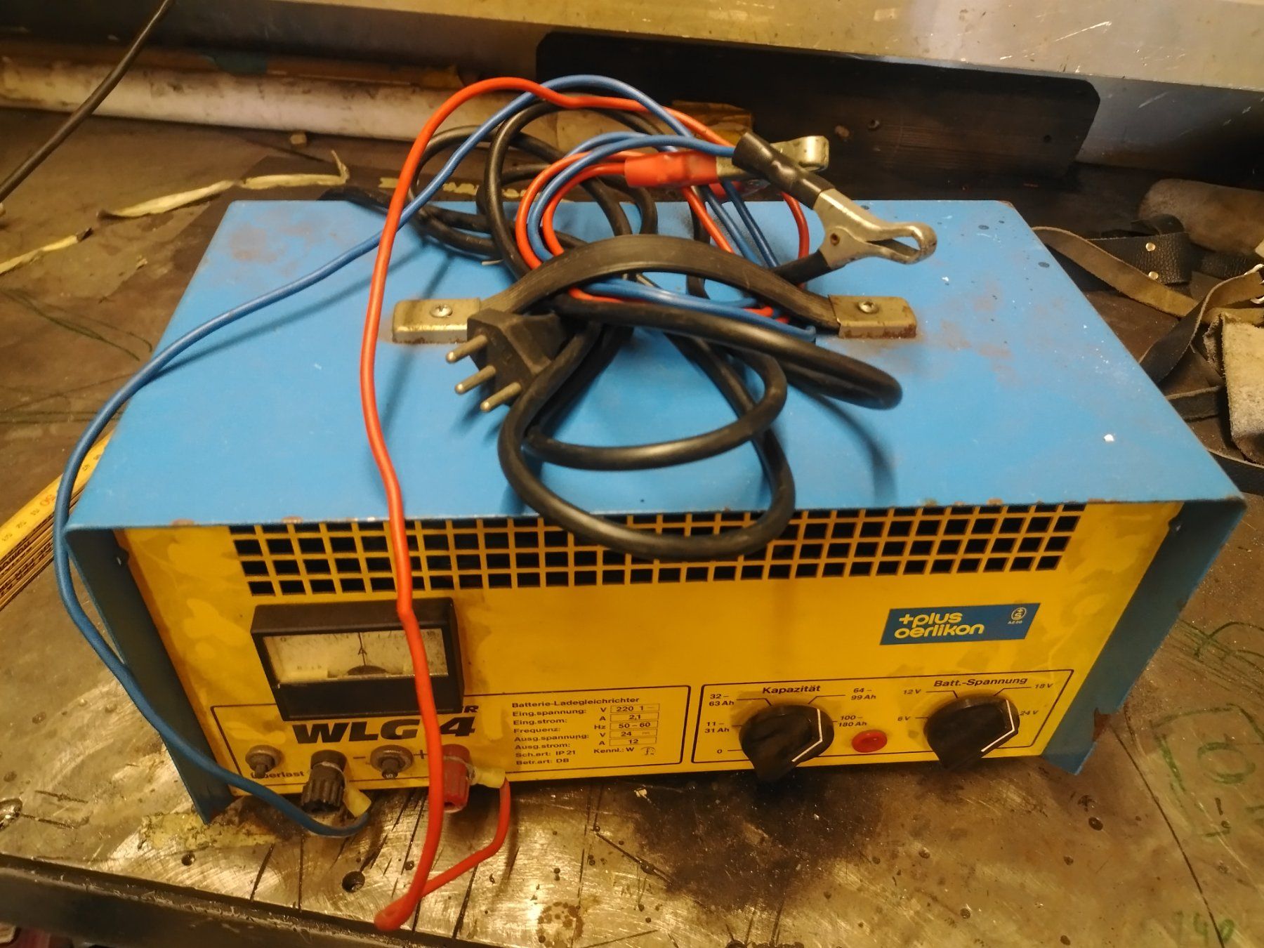 Batterie-Ladegeräte: Chargeur batterie – Gebraucht aus Autigny von Turbine_j85