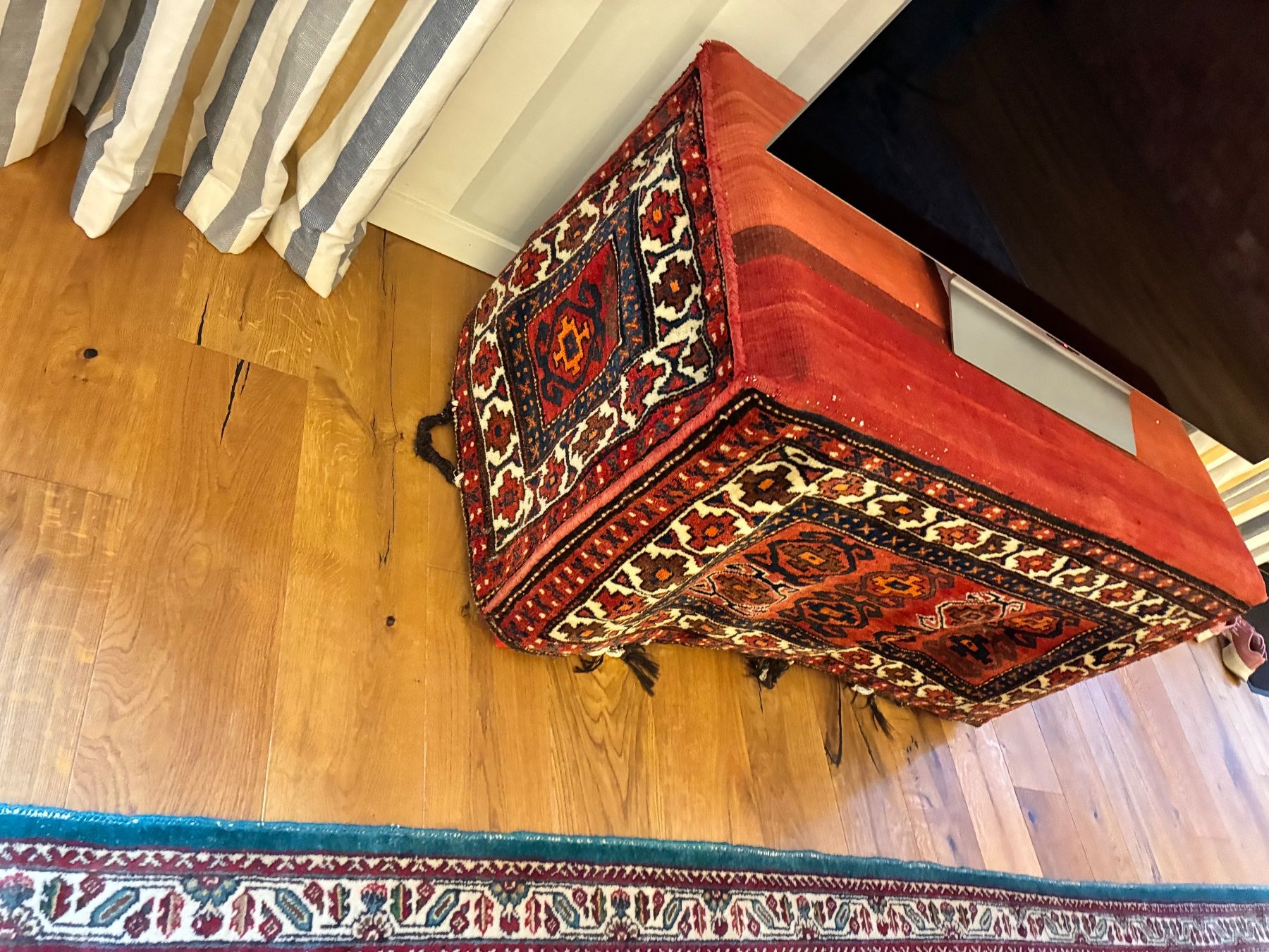 Teppiche: Orientalischer Hocker Teppich – Gebraucht aus Freienbach von Elenaheinz 1