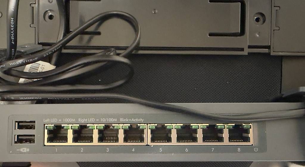 Netgear Hubs & Switches: Netgear SFS108E 8port gigabit click switch – Gebraucht aus Bern von leilani_hika