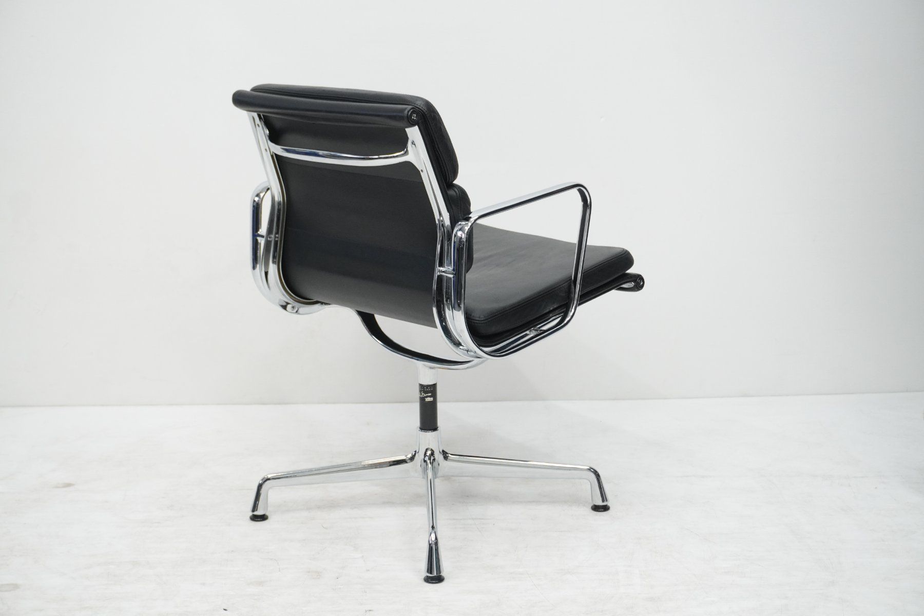 Vitra Sedie: Vitra Soft Pad EA207 Leder nero Designklassiker – Usato da Bad Zurzach venduto da QLASSIQ 3