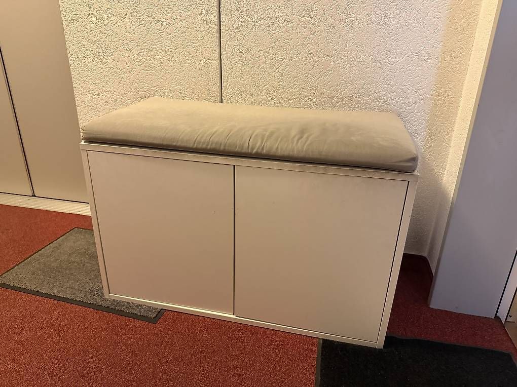 Scaffali: Schuhregal mit Sitz – Usato da Basel venduto da bap_7kpp