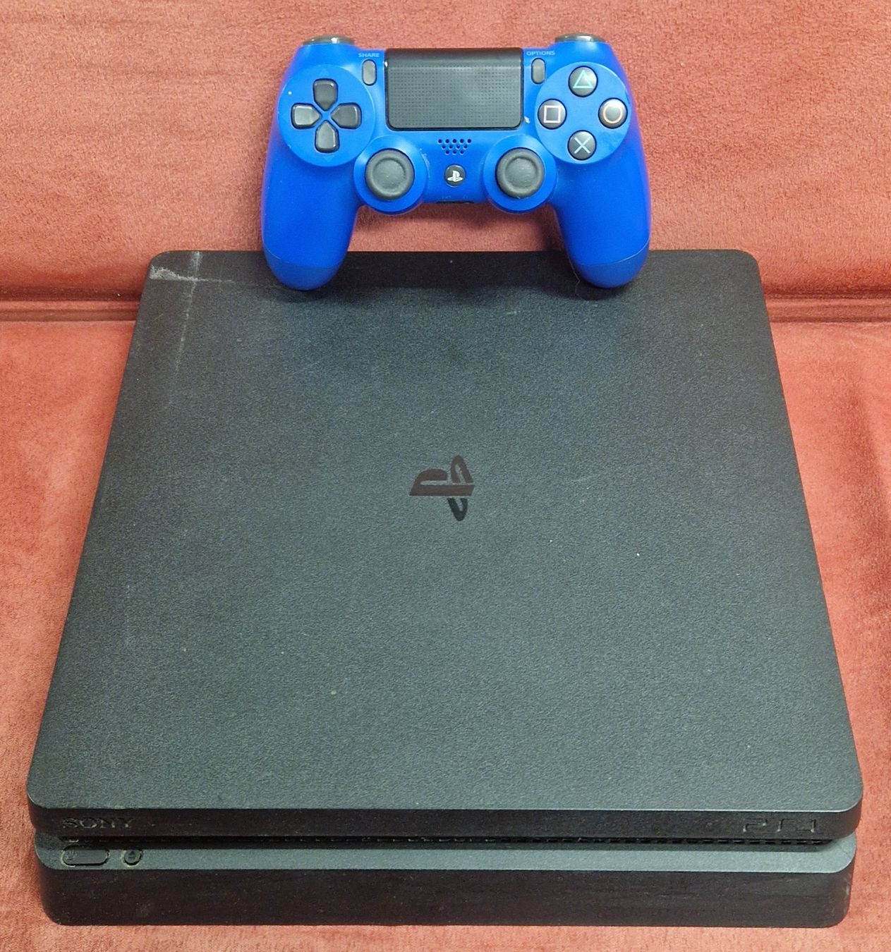 Sony Consoles: PlayStation 4 Slim + 1 manette bleue – D'occasion à Villars-sur-Glâne par MrLobTec