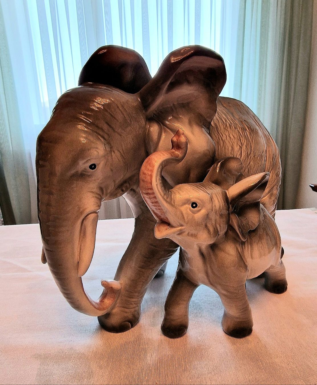 Figuren: Elefant mit Jungem Porzellan – Gebraucht aus Lupsingen von Niceday