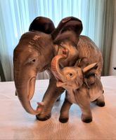 Elefant mit Jungem Porzellan