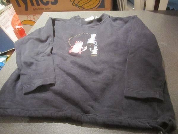 Pullover & Sweatshirts: Pullover Grösse 128/134 schwarz/Aufdruck – Gebraucht aus Zürich von Motzkuh