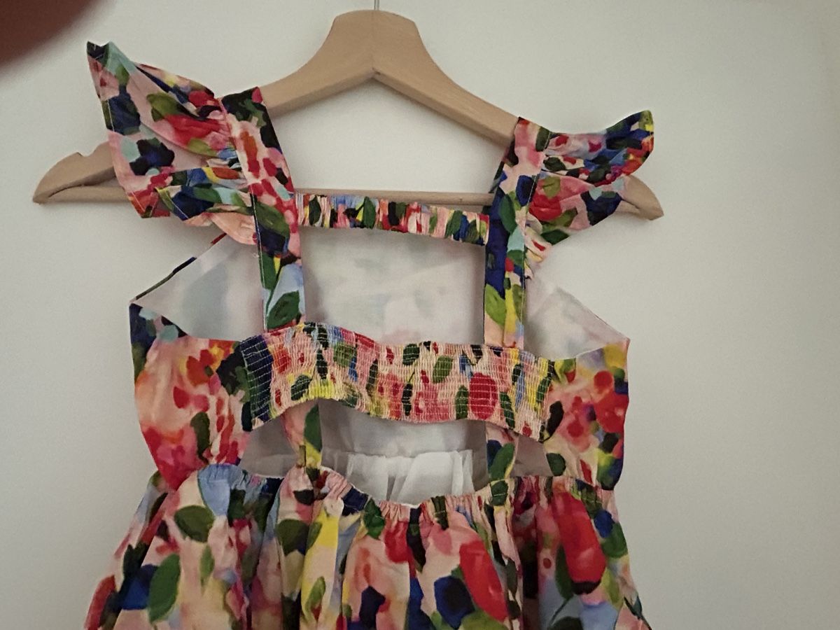 Robes et jupes: Kleid Blumenmuster Grösse 140 neu – Neuf avec emballage d'origine à Zürich par kiwi1994 2