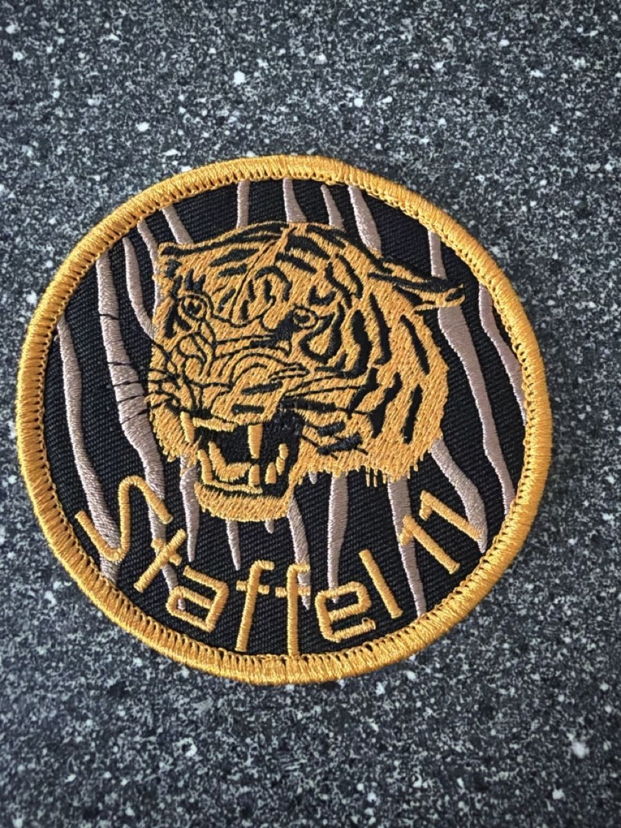 Schweizer Armee Placchette & Badge: Badge Staffel 11 – Nuovo e nell'imballaggio originale da romanel-sur-Lausanne venduto da GregaAlouetteIII