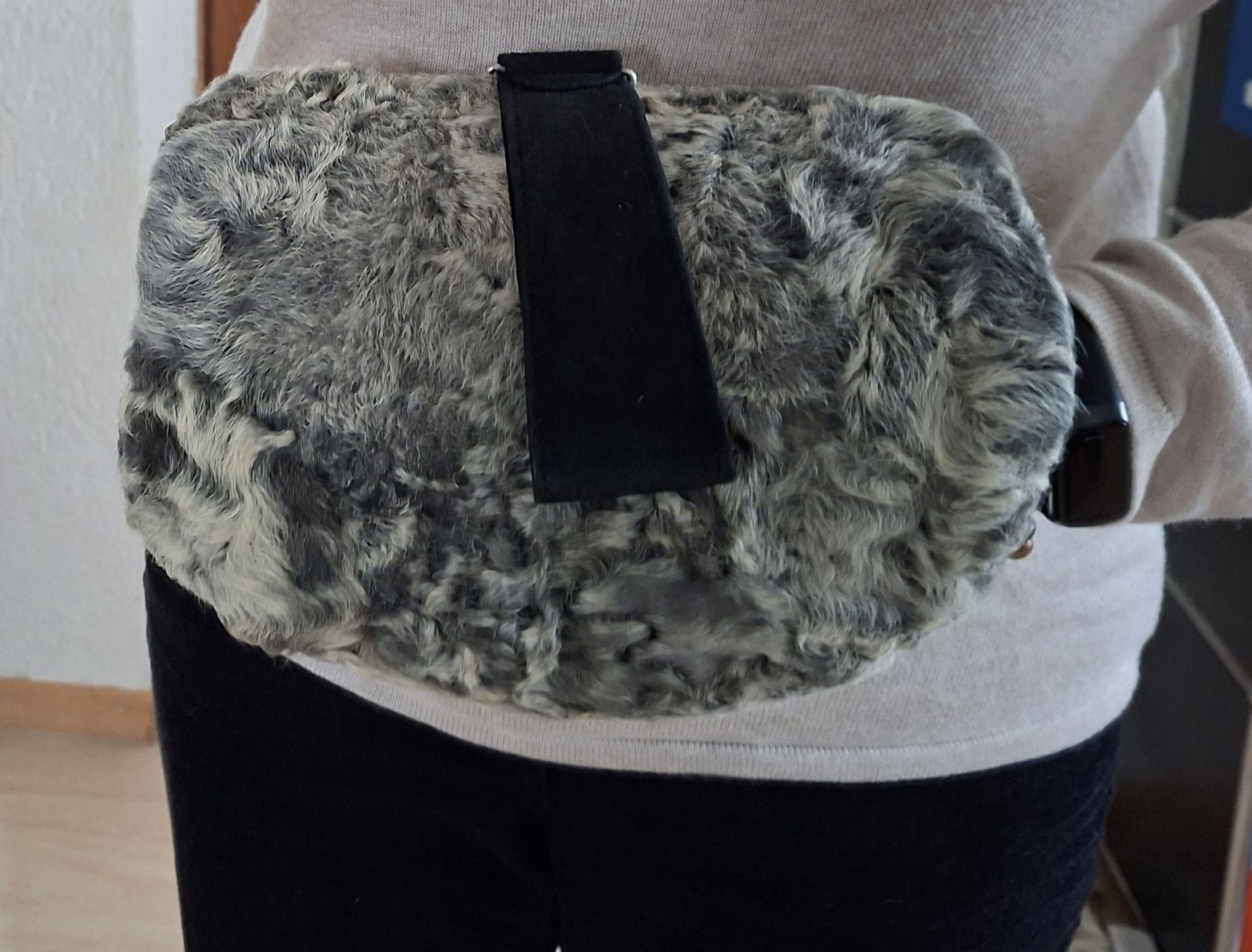 Borse da donna: alter Pelz-Muff mit Tasche – Usato da Emmenbrücke venduto da Minejapa 1