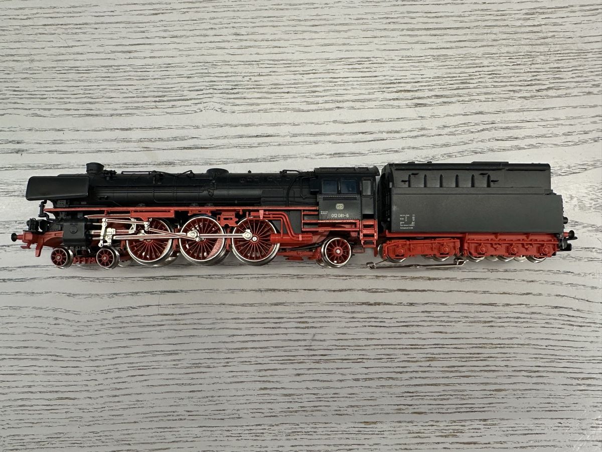 Märklin Modellini di ferrovie: Märklin 3310 DB BR 012 – Usato da Lupsingen venduto da New-Haven 2