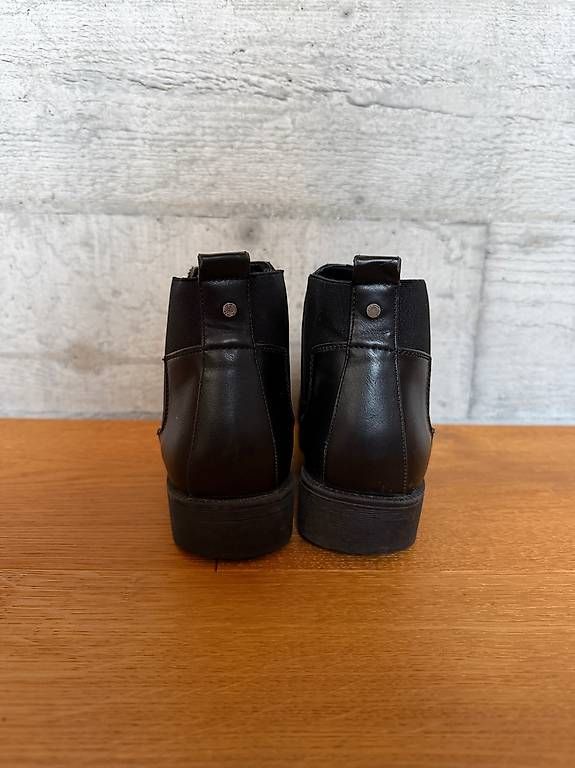 Chaussures femmes: Stiefeletten schwarz Gr. 38 – D'occasion à Flims Dorf par HB450 1