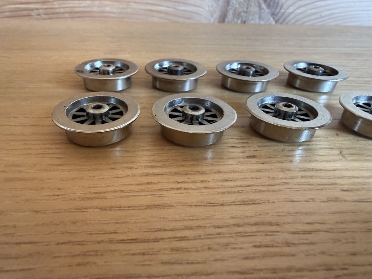 Modelleisenbahnen: 8 Spur 0 Speichenräder Lauffläche 21.8 mm – Gebraucht aus Amden von vipernatter 5