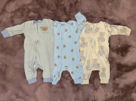 Pyjamas 6 pcs et barboteuses 2pcs LOT 3-6 mois NEXT