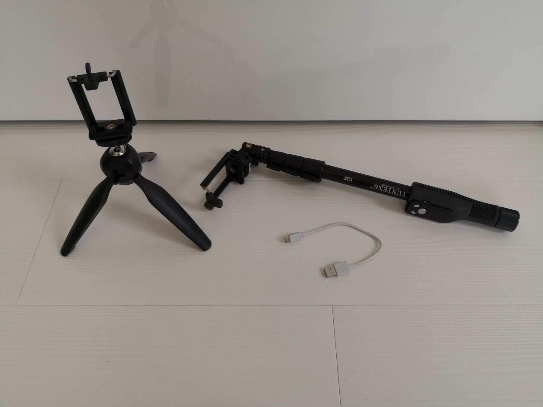 Staffe: 🤩SELFIESTICK MIT STATIV & ZUBEHöR – Nuovo (secondo la descrizione) da Olten venduto da Naja-Twins-Twins