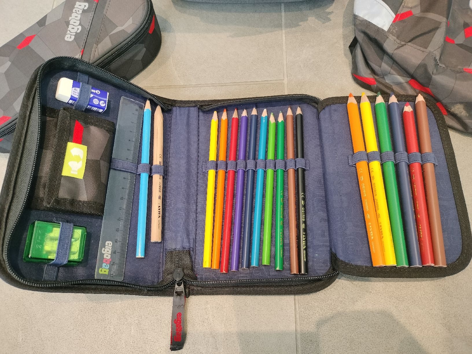 Ergobag Kindertaschen: Ergobag Cubo Light TaekBärdo Schulrucksack – Gebraucht aus Neftenbach von TheKringel 2