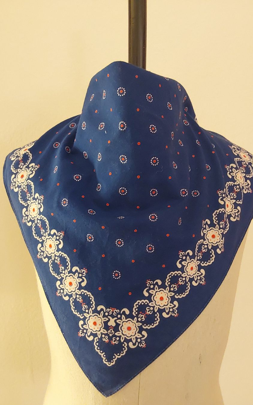 Foulard & Sciarpe: Baumwolltuch quadratisch blau – Usato da Köniz venduto da scopello12