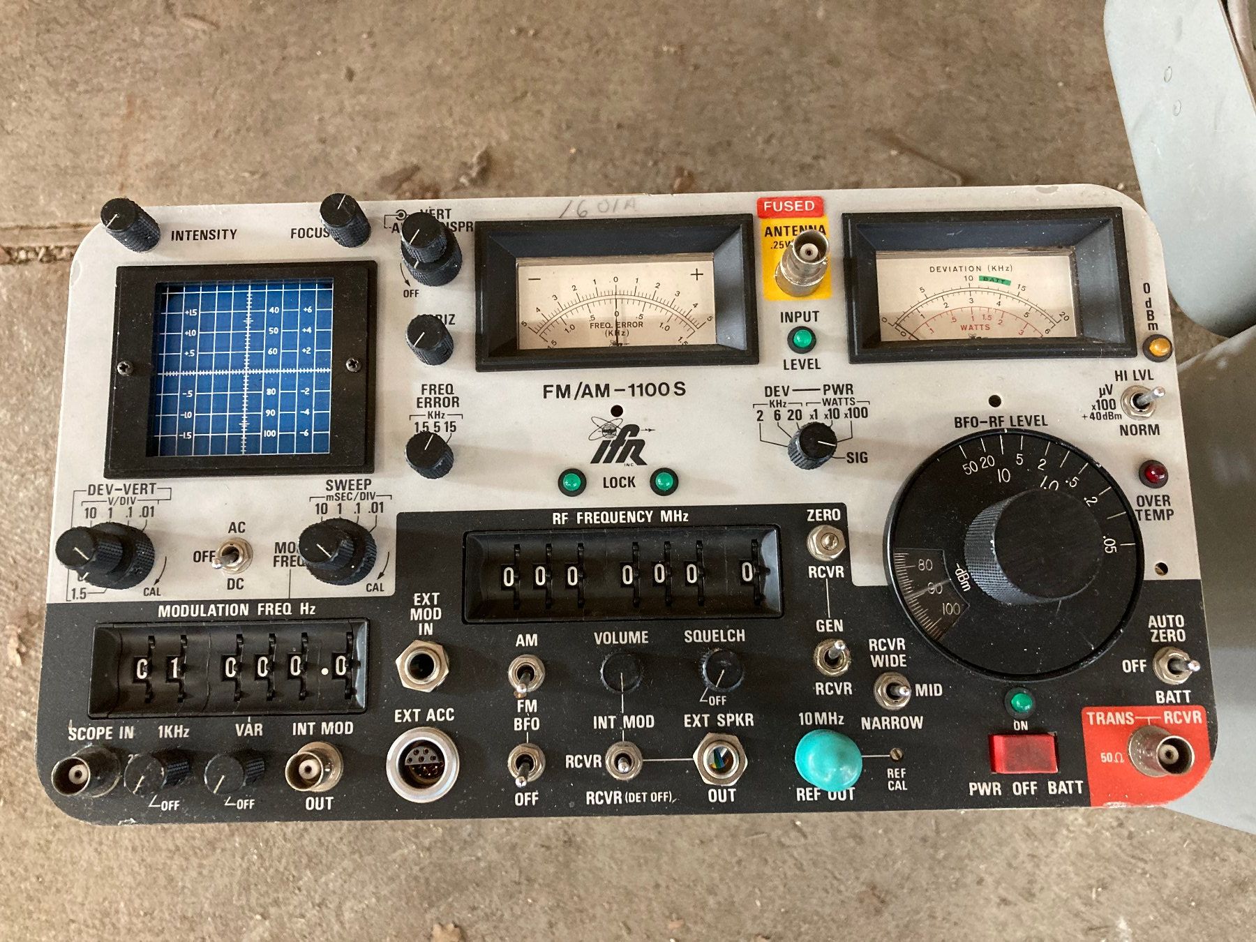 Misurare: Funkmessplatz IFR FM/AM-1100S unkomplett – Usato da Aarau venduto da Atlantis7 1