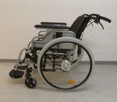 Rollstuhl mit hydraulisch senkbarem Rückenteil, nur CHF 289