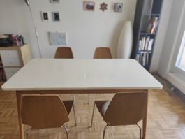 Esstisch ausziehbar weiss Massivholz Beine und Struktur