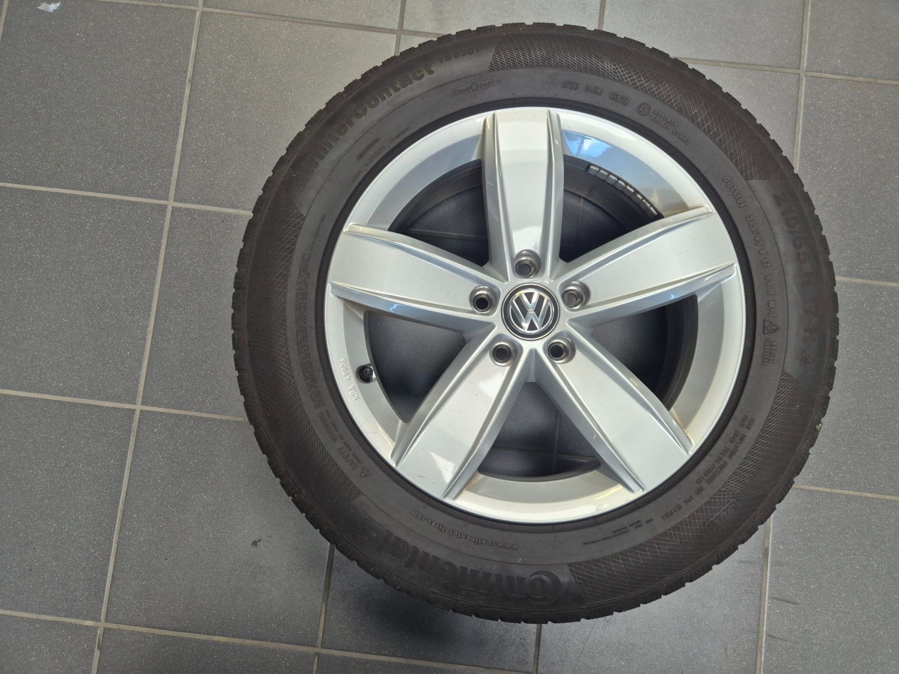 Volkswagen Pneumatici & Ruote complete: Winterräder 17" VW Tiguan – Usato da Winterthur venduto da WEWi-Ersatzteile 1