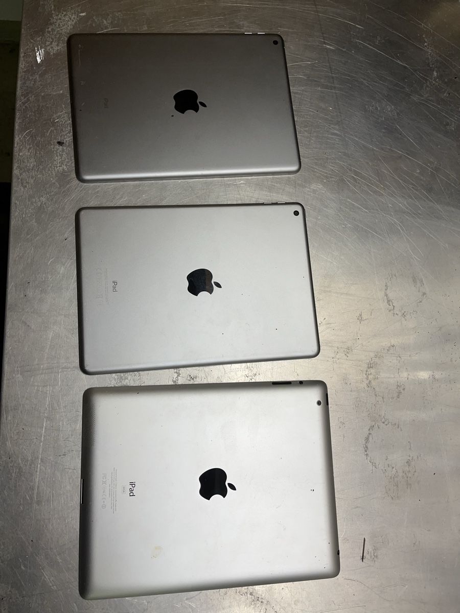 Apple Tablet PC: 11) 3xIpad + Logitech tastatur – Defekt aus Hallwil von mir_66q9