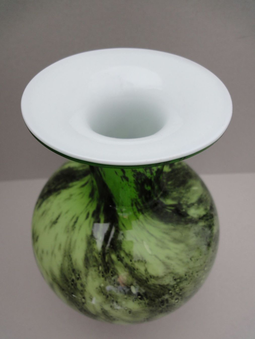 Vase & Récipients: Dekortive Opalin Glas-Vase – D'occasion à Chur par omonia 1
