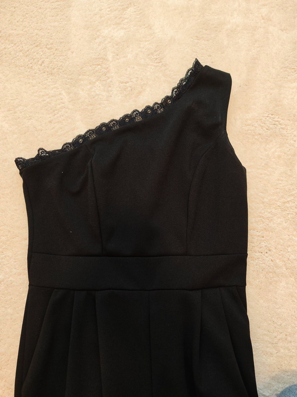Wal G. Tute: Schicker One-Shoulder Jumpsuit Wal G. Schwarz, Grösse M – Usato da Gunzgen venduto da 0Aurin0 1