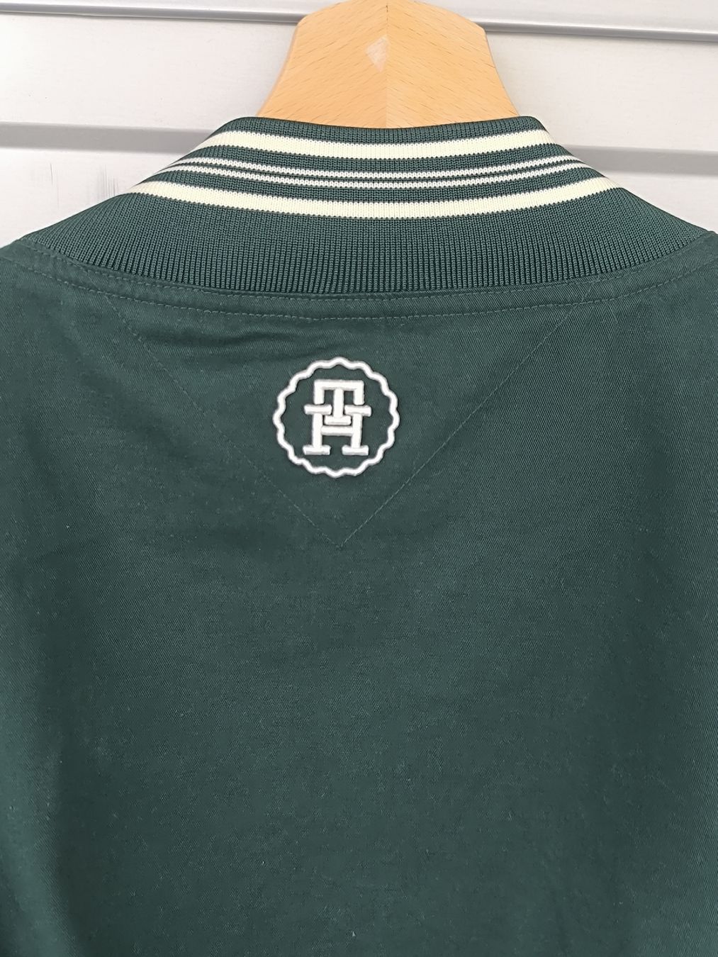 Tommy Hilfiger Jacken: Jacke Tommy Hilfiger  – Neu (gemäss Beschreibung) aus Oftringen von Lejaleja 4