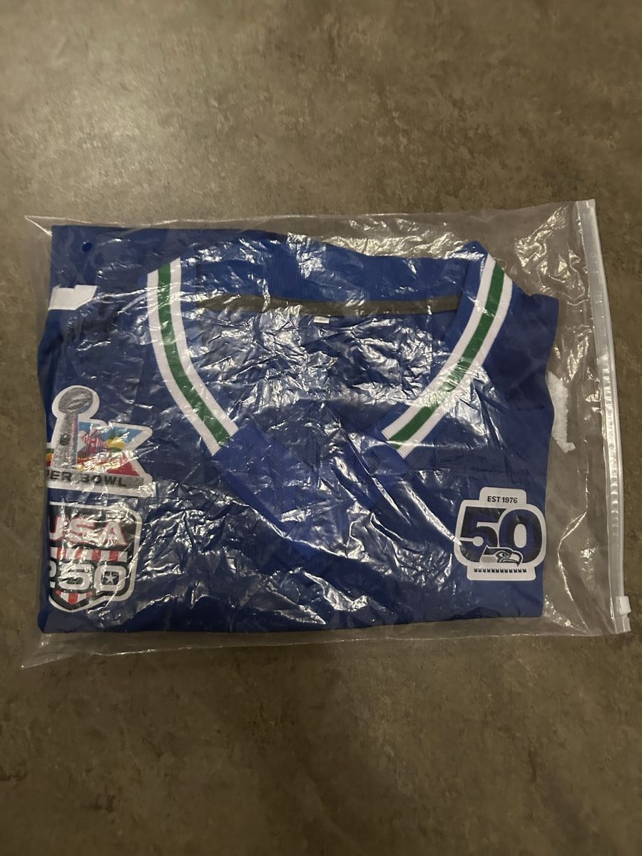 Leibchen & Hosen: SuperBowl Champs Seahawks Jersey – Neu und originalverpackt aus Effretikon von PrimeTimeB 2