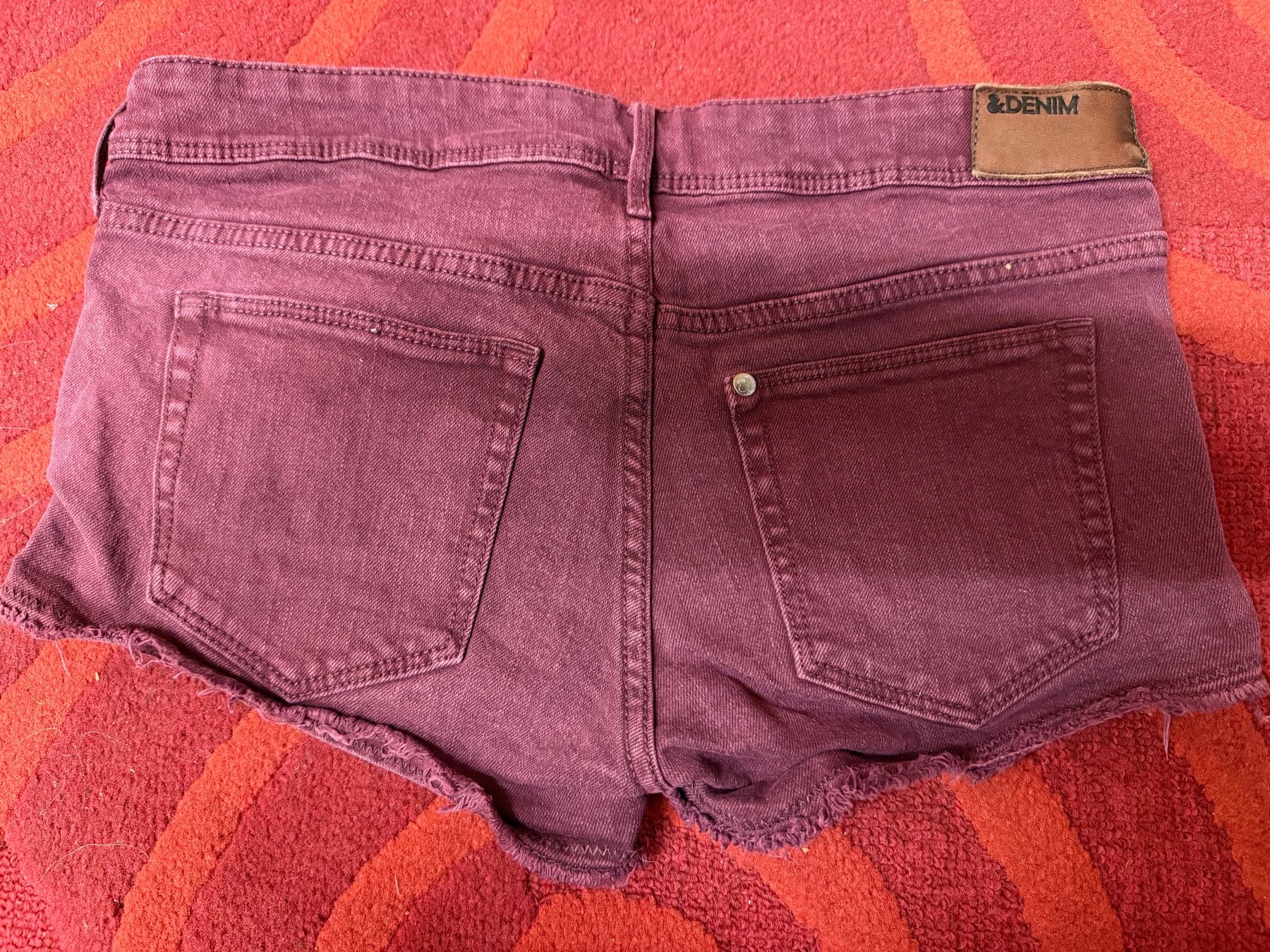 H&M Pantaloni: H&M Shorts – Usato da Eschenbach LU venduto da jjasmiin 1