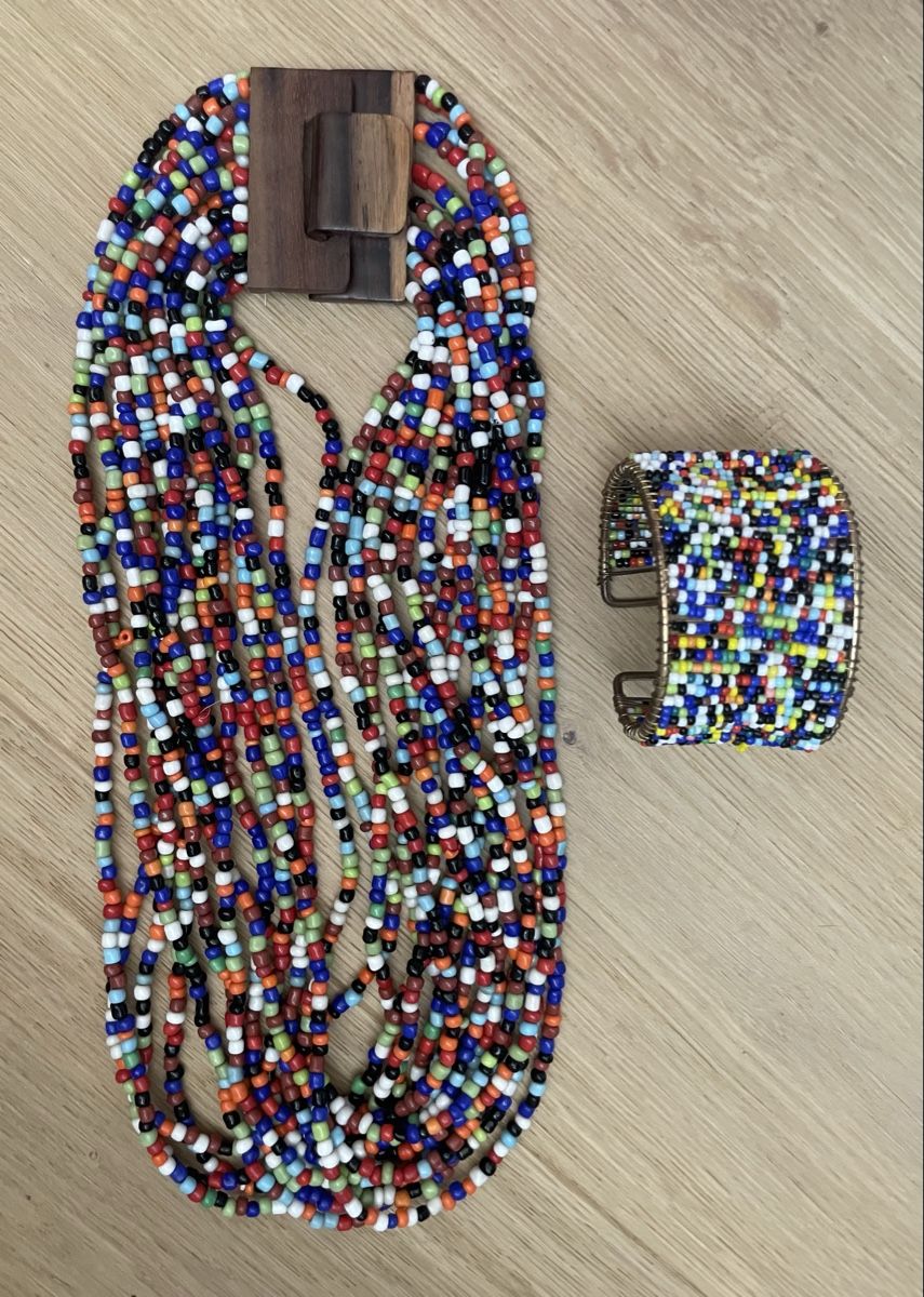 Altri gioielli: Colourful Statement Beaded Necklace & Bracelet Set – Nuovo (secondo la descrizione) da Embrach venduto da lau_2gtp