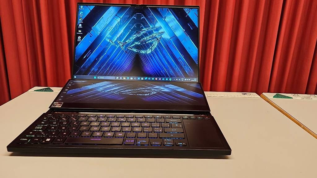 Asus Portables: ASUS ROG Zephyrus Duo 16 NVIDIA GeForce RTX 3070 Ti – D'occasion à Zürich par gpox 1
