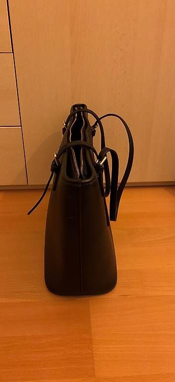Taschen für Damen: Schwarze Tasche – Gebraucht aus Winterthur von Chiara024 1