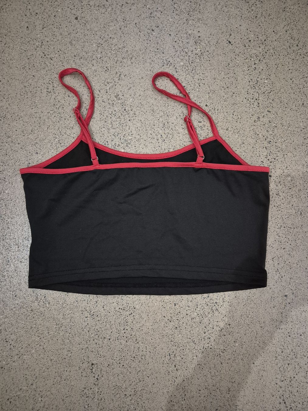 Shein Top: Croptop mit Drachenmotiv – Usato da Schlieren venduto da nat_76vd 1