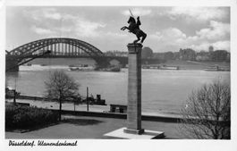 Gruss aus DÜSSELDORF - Ulanendenkmal an der Rheinbrücke