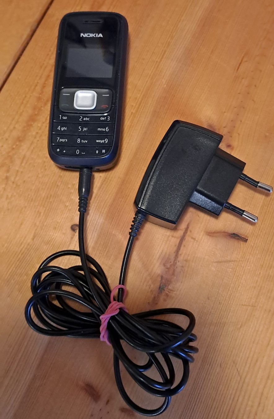 Telefoni: Alte Handys + Ladekabel – Difettoso da Münsingen venduto da Rocking 2