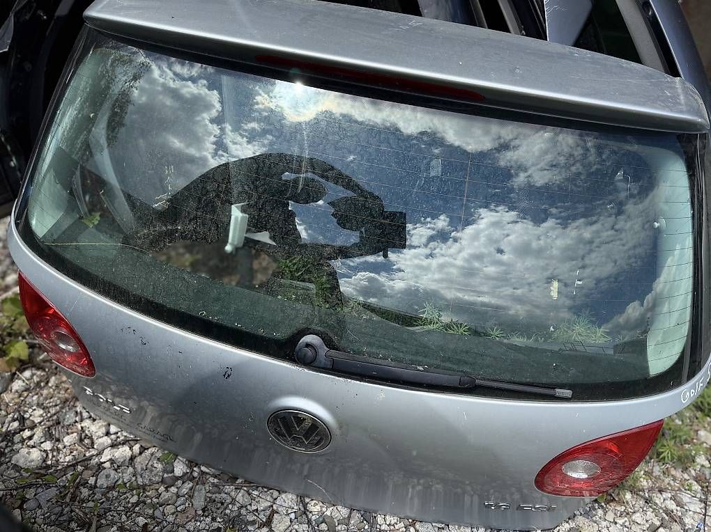 Tutti pezzi di ricambio auto: VW Golf 5   Hecktüre / Heckklappe    – Usato da Udligenswil venduto da Sch2s 3