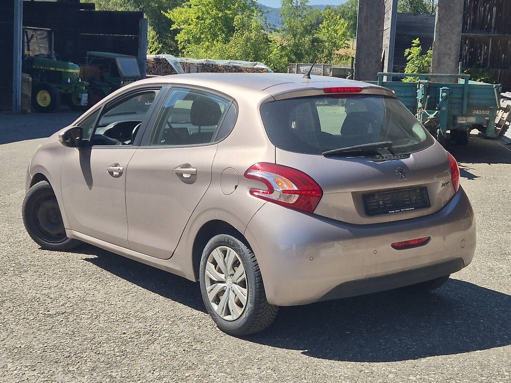Automobili: Peugeot 208 Benzin Schalter 2013 – Usato da Schwadernau venduto da MS90s 2