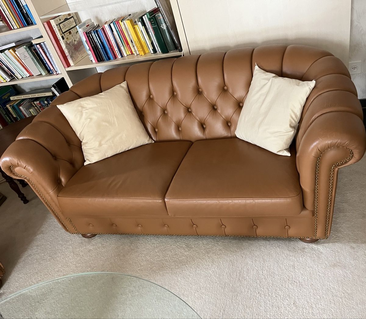 Divani: Ascot designer - Chesterfield  style leather 2 seater sofa – Usato da Zürich venduto da ajl_x6tg