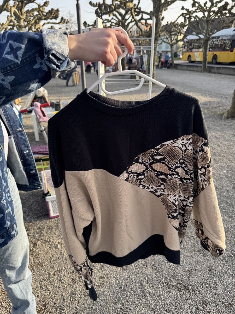 Maglioni & Felpe: Schöner Pullover mit Schlangenmuster, Grösse M/38/40 – Nuovo (secondo la descrizione) da Güttingen venduto da Nkskn