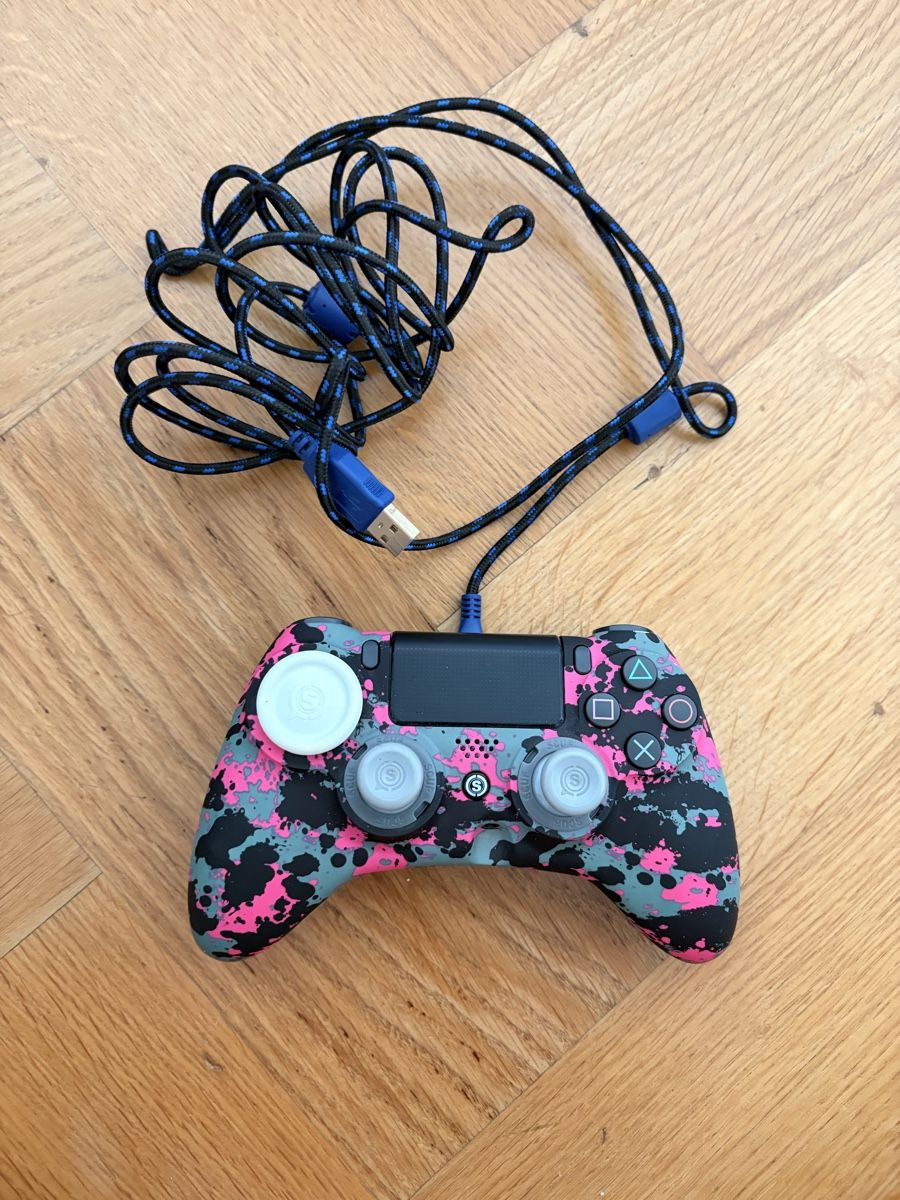 Sony Console: PS4 Pro 1TB + Scuf Controller + Astro Bag – Usato da Zollikon venduto da bet_z5jp 4