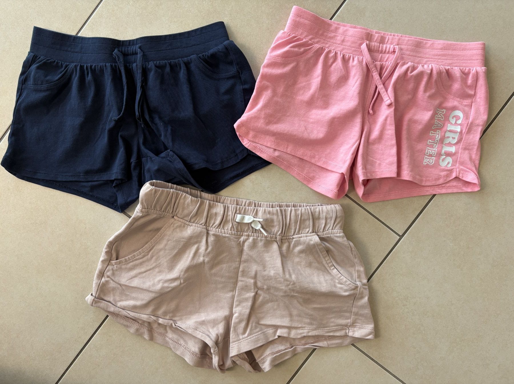 Pantaloni: kurze Turnhosen – Usato da Küssnacht am Rigi venduto da icbicb 4