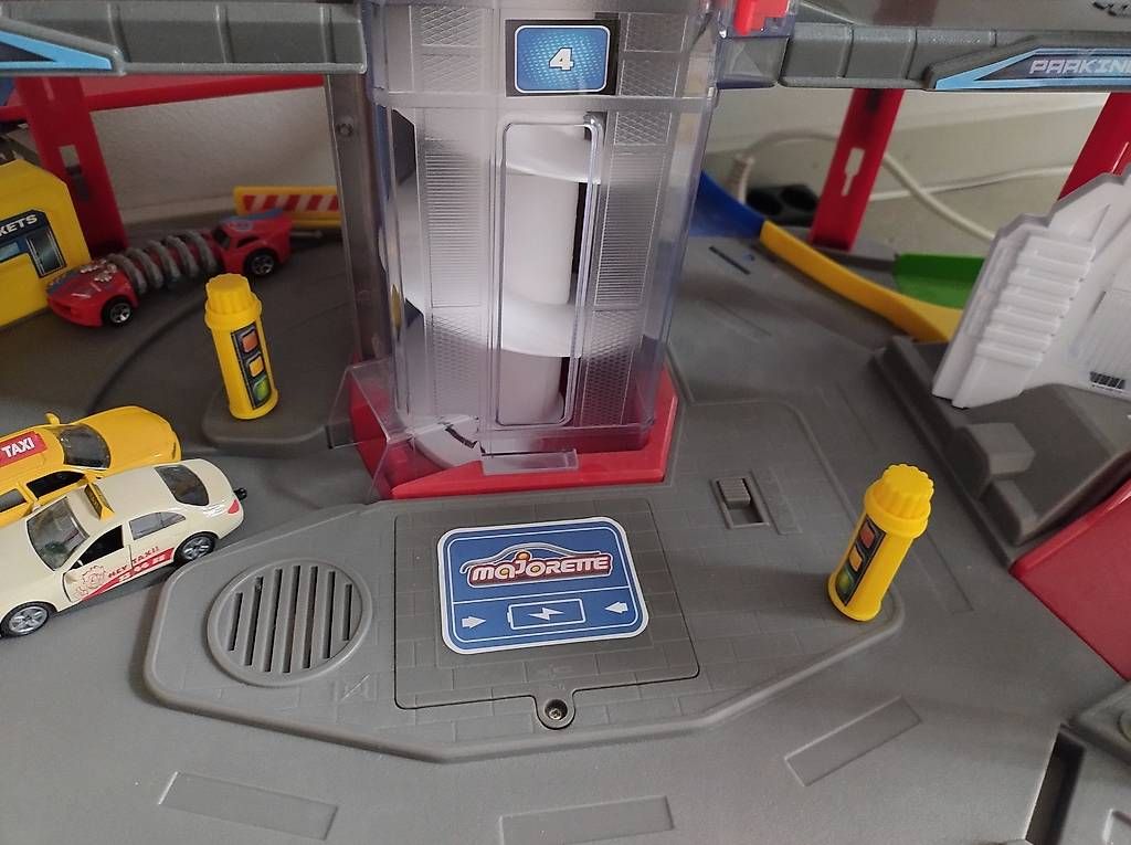 Majorette Giocattoli: Majorette Super City Garage – Usato da Bern venduto da davenzin 1