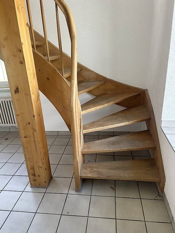 Treppen: Treppe in Buchenholz – Gebraucht aus Stans von Benzen 1