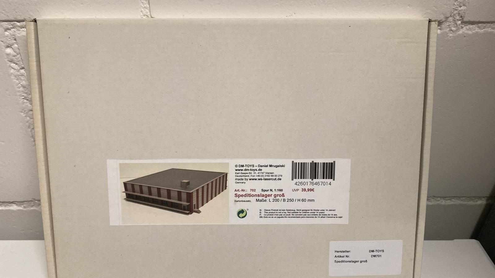 Modellini di ferrovie: Grosses Speditionslager in Spur N – Nuovo e nell'imballaggio originale da Boswil venduto da Blflohmi