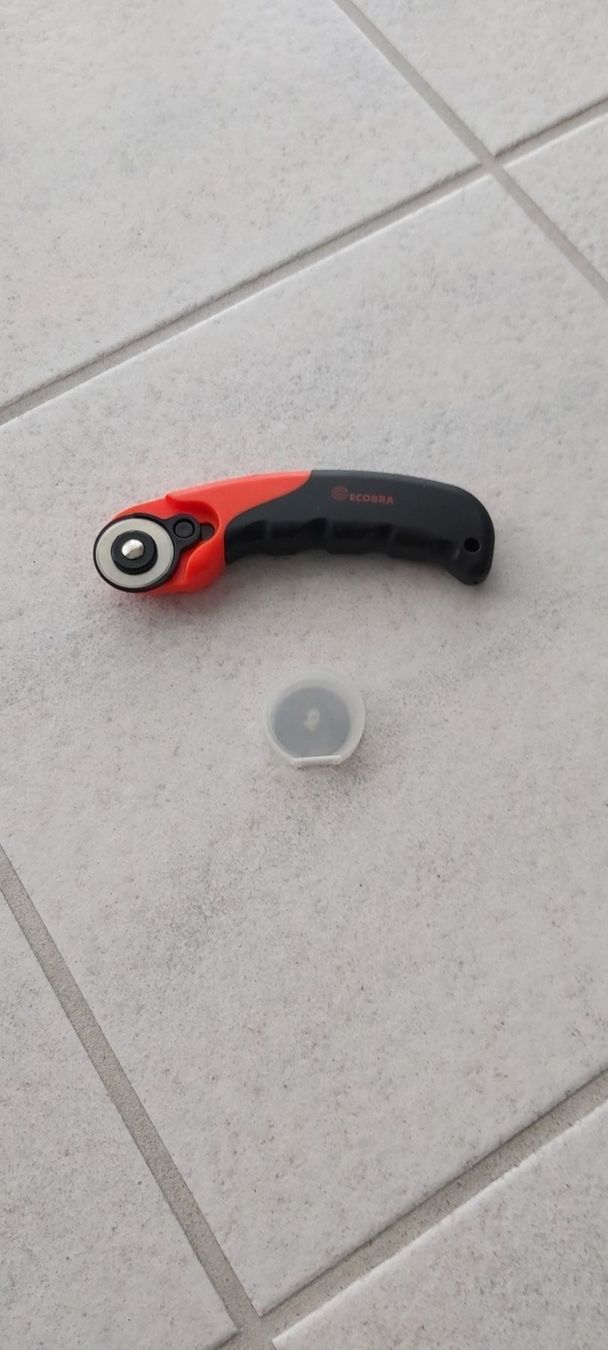 Tutti gli attrezzi: Neuer Rollcutter – Nuovo (secondo la descrizione) da Schwarzenbach SG venduto da mel_s6jj